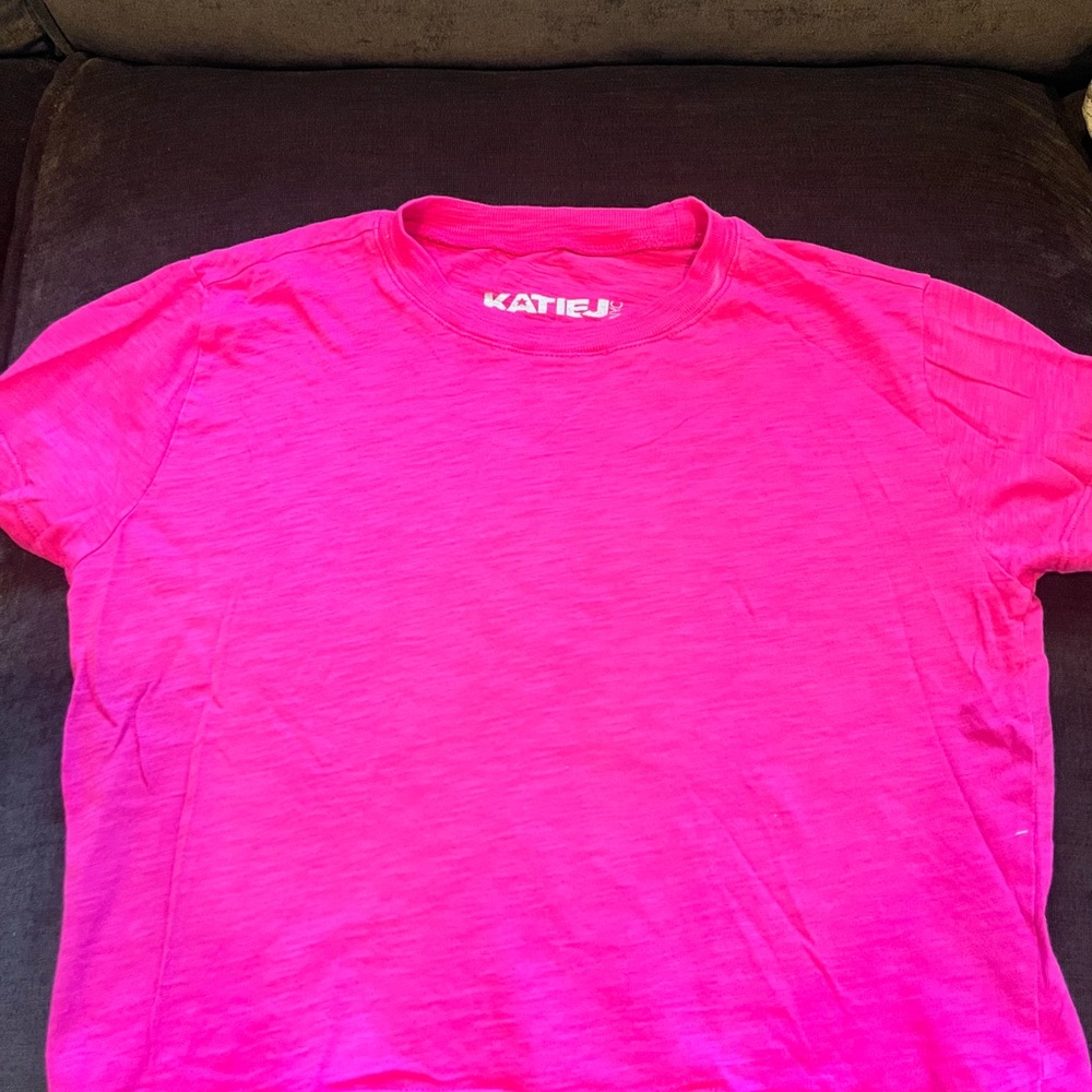 Katie J hot pink cropped tee size medium.  Like new.